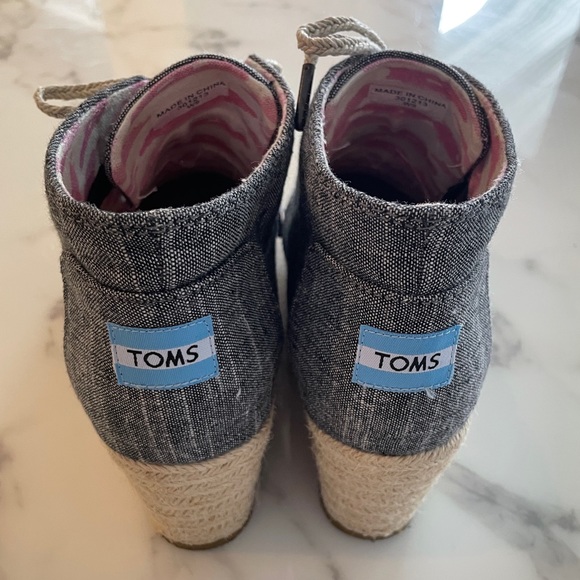 Tom’s wedge booties - Picture 2 of 4